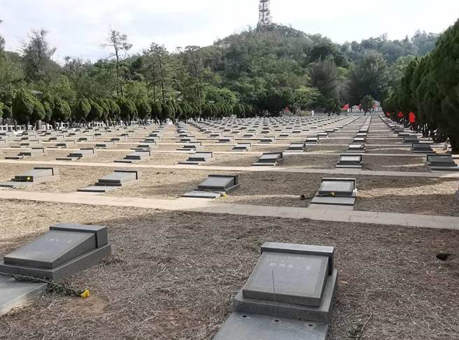 古寧头战役走过72个风雨岁月，阵亡官兵英灵长眠太武山下。（李金生摄）