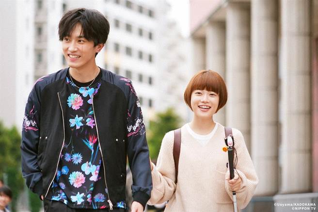 杉咲花（右）、杉野遥亮主演《不良少年与白手杖女孩》讨论度高。（friDay影音提供）