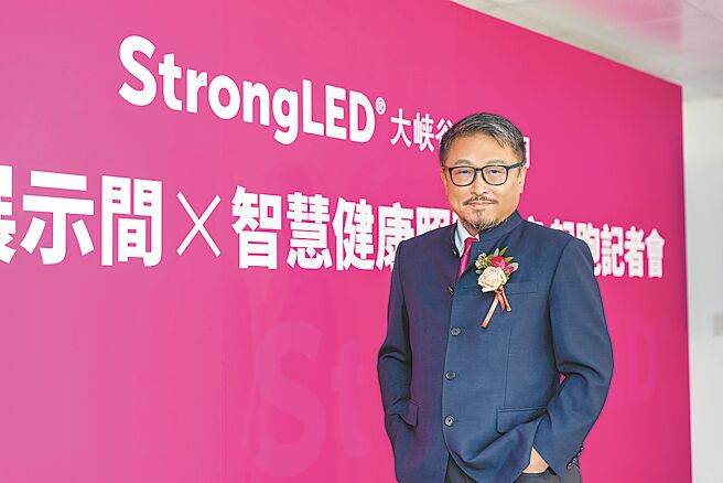 StrongLED大峽谷照明系統集團張家瑞董事長宣示，台灣首座智慧照明展示間落成開幕。圖／業者提供