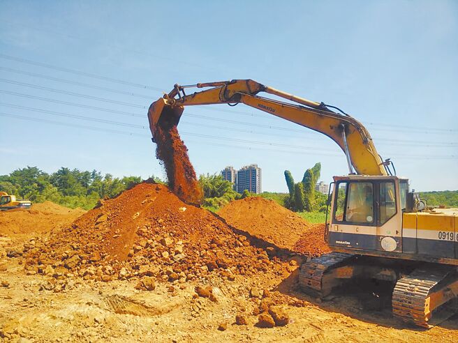 桃園市環保局整治遭汙染農地，至今改善完成342公頃列管農地。（環保局提供／呂筱蟬桃園傳真）