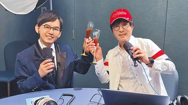 黄子佼（左）与蒋三省首度携手合作。（JMS蒋三省音乐公司提供）