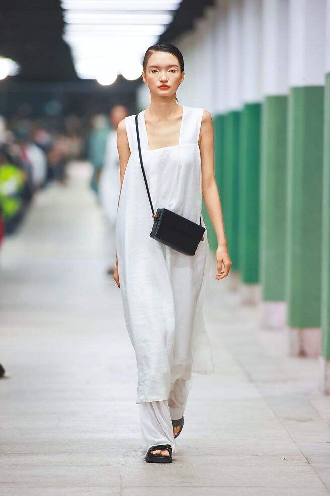 3.DOUCHANGLEE本季以大自然作為靈感，以「虛實流動」為題發表新系列。（DOUCHANGLEE提供）