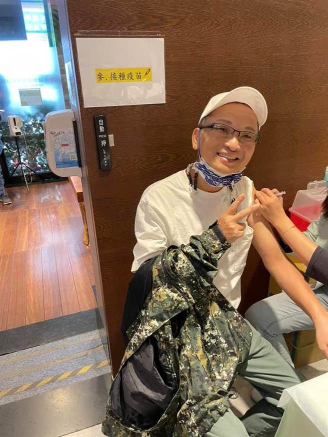 孔锵昨日打第二剂疫苗。（图／FB@孔锵）