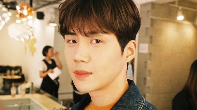 金宣虎事件风向逆转，先前切割的广告商与制片商也不打算换角了。（图／IG@seonho__kim）