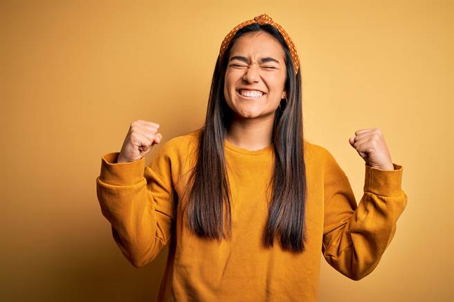 生肖屬牛、虎、兔、馬、羊的人11月最幸運，身邊有貴人幫忙，好事不斷降臨。（示意圖／shutterstock）

