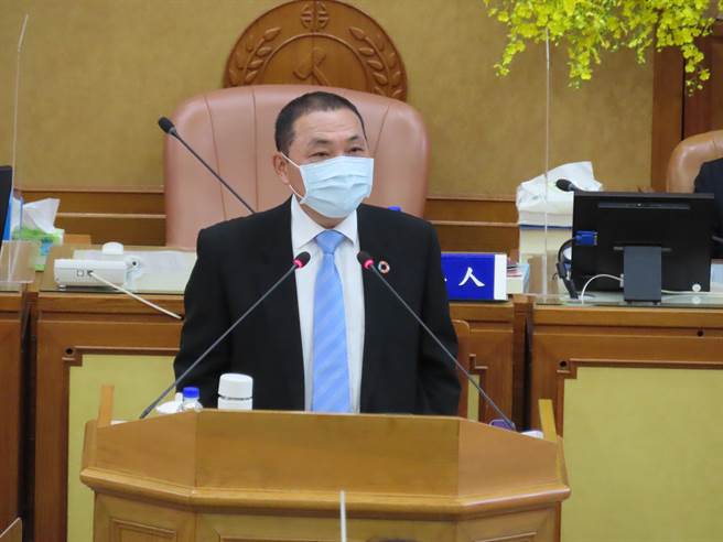 綠議員輪番要侯對共機擾台表態 侯怒回：我槍戰中捍衛人民你做過嗎。（葉德正攝）