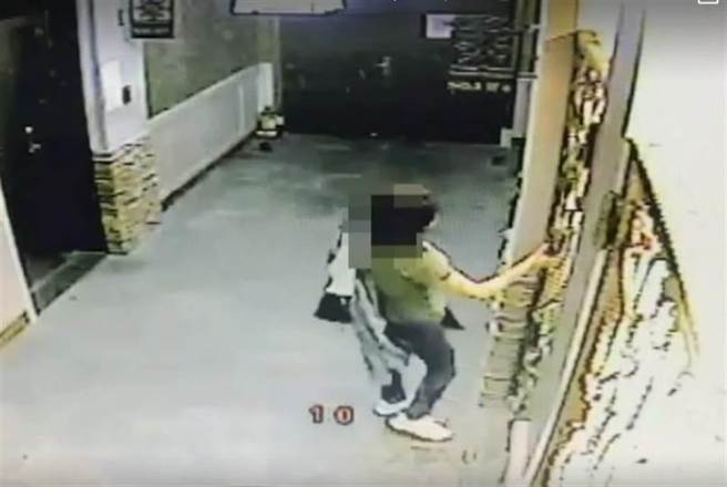 遭同居男友殺害女子，最後畫面曝光。（圖／翻攝畫面）
