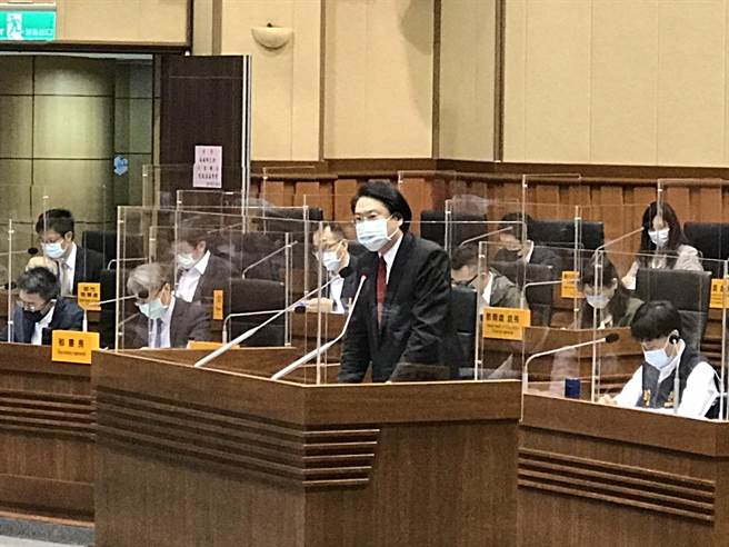 基隆市长林右昌向台北市长柯文哲喊话，不要捞过界，彼此尊重。（陈彩玲摄）