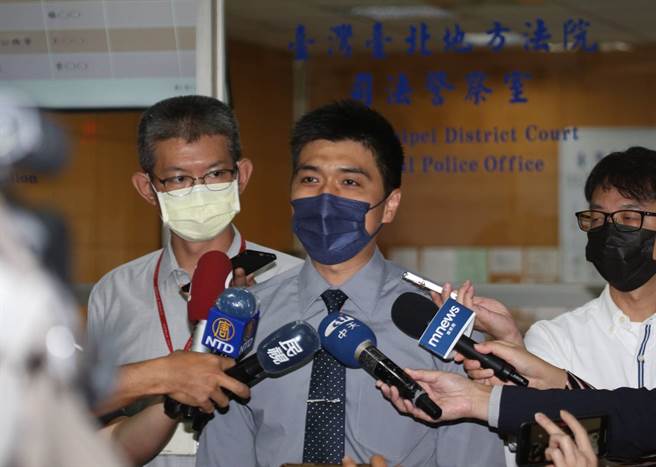 前總統馬英九因黨產交易「三中案」被訴，檢方認定馬、前中投董事長張哲琛、前總經理汪海清賤賣黨產為共犯證交法背信罪。馬辯稱，沒有黨產進入口袋，檢察官建議沒收犯罪所得，台北地方法院27日宣判，馬英九、汪海清、張哲琛皆無罪，可上訴。（陳君瑋攝）