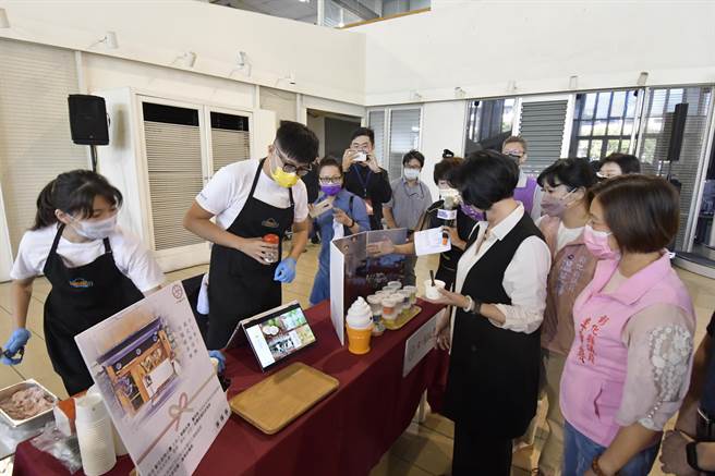 活化老商圈出新招了，青年進駐永樂商圈店租補助一半。（吳敏菁攝）