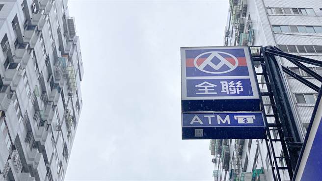 一名女網友表示，最近一次去買東西僅帶著現金及五倍券，因此算好總額再去結帳，沒想到結帳金額卻比她算的高，核對消費明細才發現被溢收14元，並提醒大家要多注意才能省荷包。（圖／示意圖，中時新聞網資料照）