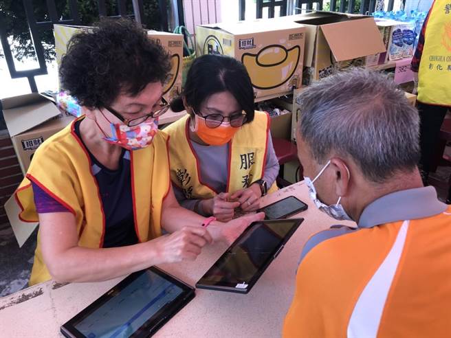 陈桂彬表示，相当感谢警察志工队，他们以「义务、奉献」为宗旨，平常协助警察维护地方治安，预防犯罪发生，参与社区服务，不求回报发自内心的服务与奉献。（北斗分局提供／吴建辉彰化传真）