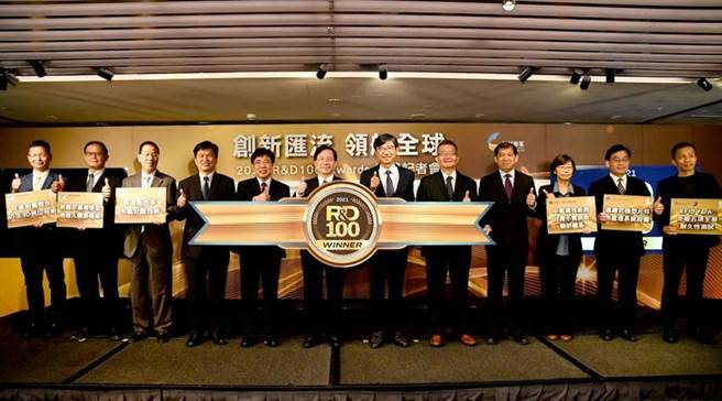 经济部次长林全能(左六)、技术处处长邱求慧(右六)、金属中心执行长林秋丰(右五)等贵宾合影。图／金属中心提供