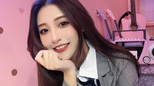 网红湘绫近日在IG上晒出比基尼肩带滑落的照片，让粉丝大喷鼻血。（图／IG@xiangyuzeng_0802）