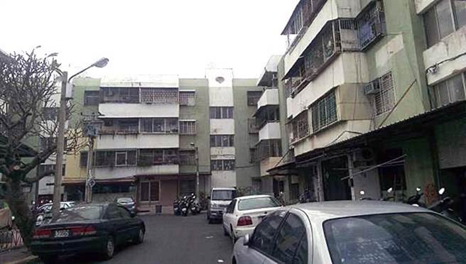 台南市安南区和顺国宅住户多达1800多户，但因兴建近40年，建物已十分老旧，不少住户一再陈情希望早日重建，但至今仍毫无进展。（王锦德提供／洪荣志台南传真）