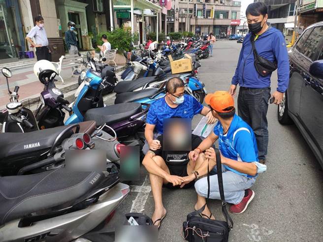 台南市警六分局逮捕涉嫌持有大批毒品的黄姓男子。（读者提供／洪荣志台传真）
