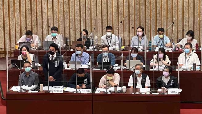 高市经发局长廖泰翔不愿松口台积电来不来高雄投资。（柯宗纬摄）