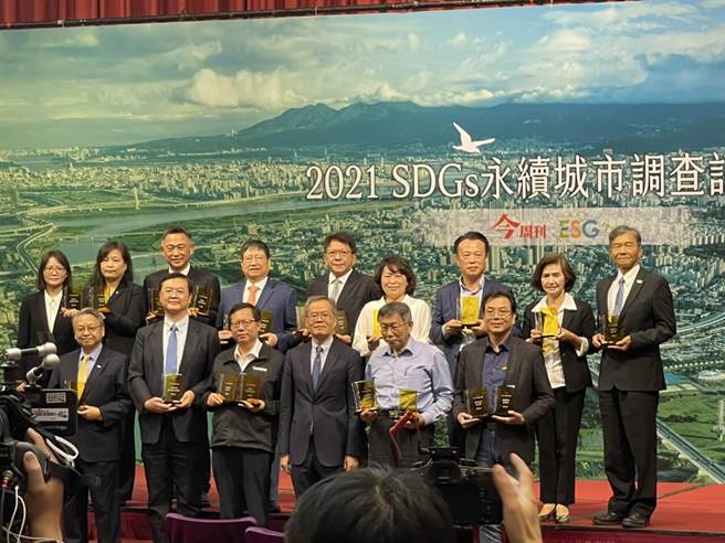 县市首长、副首长大合照。（张颖齐摄）