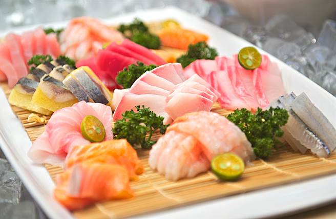 台北神旺大饭店「伯品廊」Buffet提供各式新鲜生鱼片与海鲜料理。（台北神旺大饭店提供）