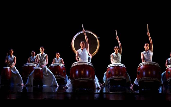 享譽國際的「優人神鼓」將於11月13日在屏東縣民公園演出經典劇目《聽海之心》。（優人神鼓提供／林和生屏東傳真）