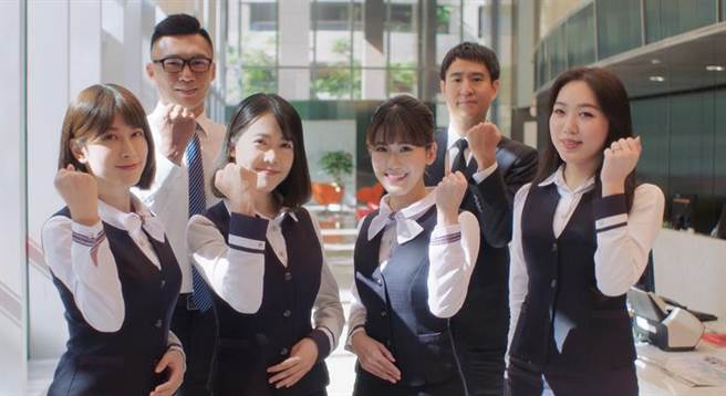 華南銀行擴大招募資訊人才，破除年資升遷限制，提供高薪加給與優渥福利、Mentor師徒制與完善訓練課程，拓展寬廣明確的職涯願景。（圖／華南銀行提供）
