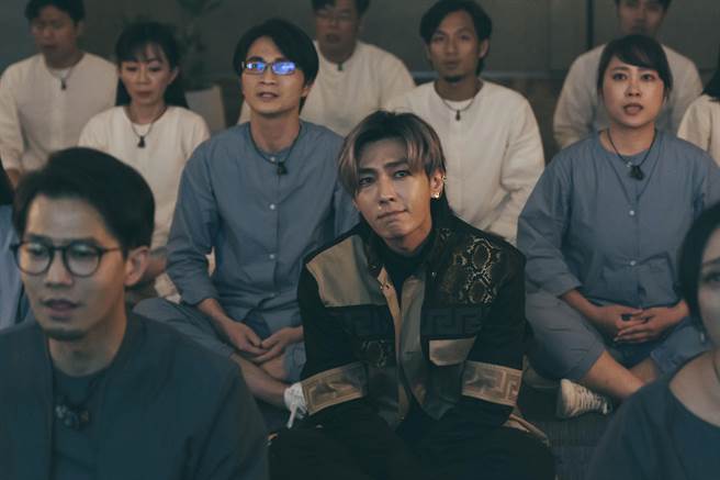 炎亚纶曾痛过多次，痛到无助。（络思本娱乐制作公司提供）