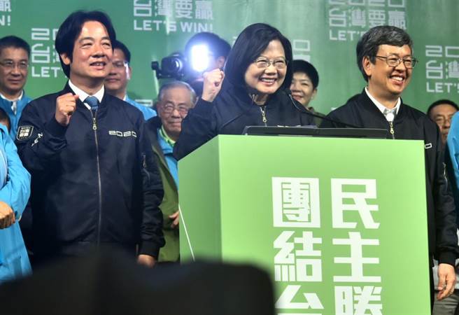 2020年总统大选，总统蔡英文（中）成功连任，左为赖清德。(本报系资料照）