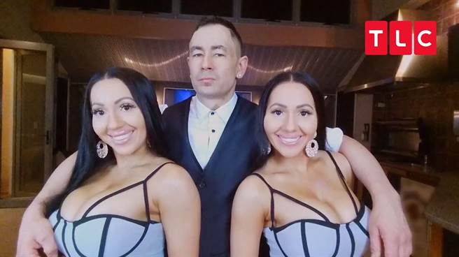 安娜及露西雙胞胎姐妹與男友的3人關係維持了10年。（TLC旅遊生活頻道提供）