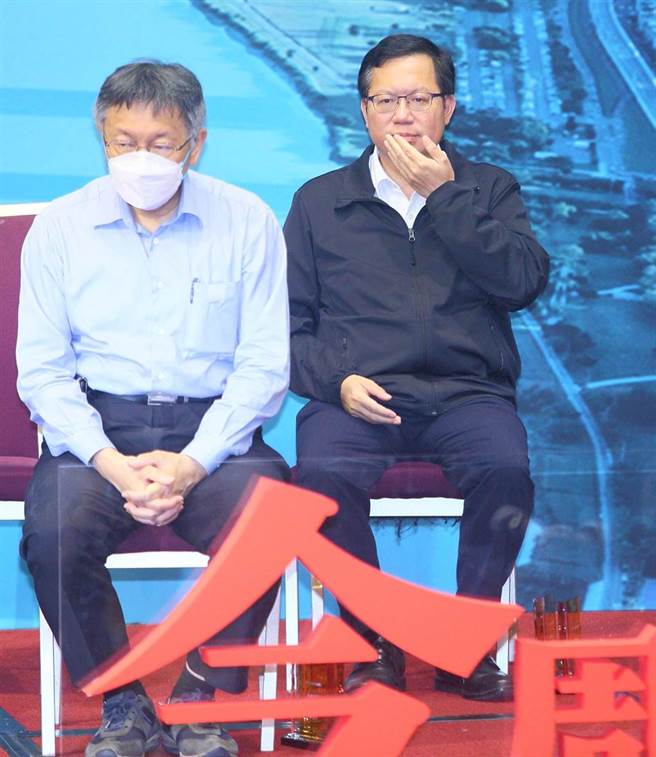 今周刊所做的SDGc永续城市调查27日举办结果公布记者会，台北市长柯文哲（左）、桃园市长郑文灿（右）等人同台出席，双方并无互动。（张铠乙摄）
