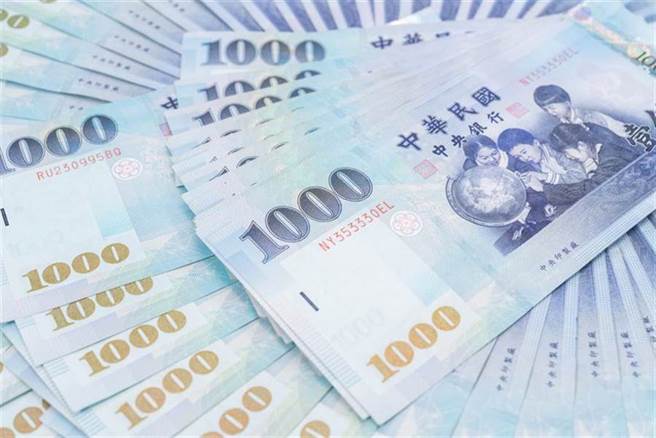 父母留8000万元现金遗产，但却是「不义之财」，该放弃继承？网友意见不同。（示意图，达志影像/shutterstock）