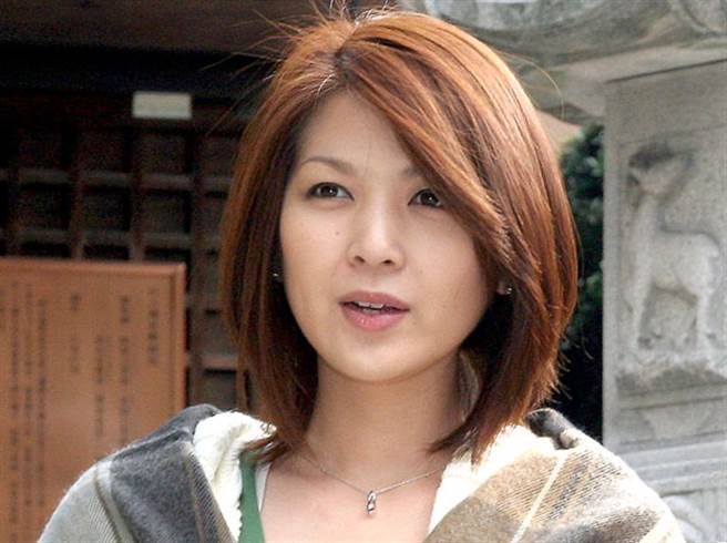 饭岛直子被封为元祖治癒女神。（图／翻摄自日网）