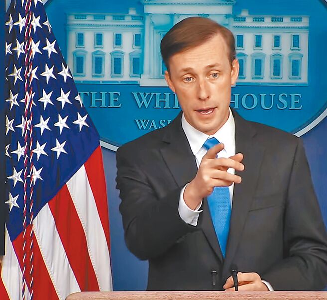 白宫国家安全顾问苏利文等白宫幕僚，对美方能否独自说服中国减少排放持怀疑态度，他们与凯瑞之间因此在中国政策上爆发严重分歧，关系紧张。（摘自白宫网站）