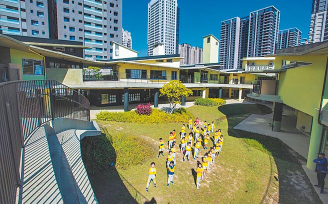 新竹市关埔国小等5案再夺2021日本国际级设计大奖Good Design Award。（陈育贤摄）