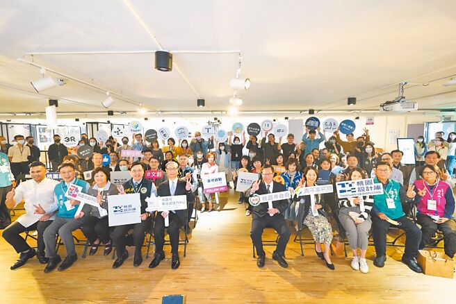 桃园市青年局及社会局26日共同举办「桃园设计库X桃园新住民培力中心」联合开幕。（吕筱蝉摄）