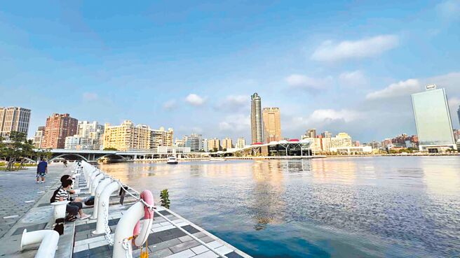 高雄房市近期热络，引发炒房疑虑。高市议员力促制定「囤房税」。图为高雄亚洲新湾区一带。（柯宗纬摄）