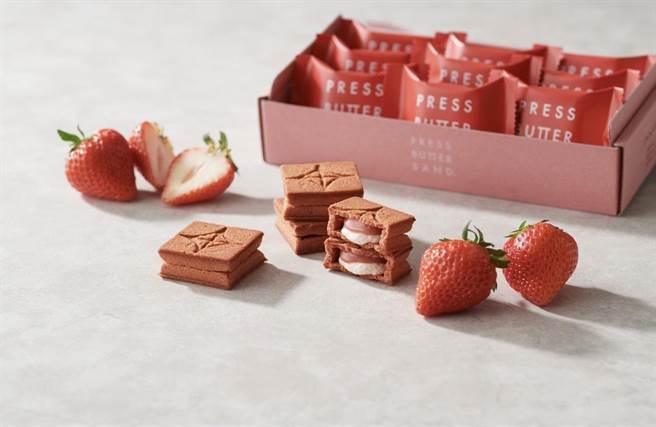 新光三越台北信义新天地日本商品展，东京车站名店Press Butter Sand原味焦糖销售第一，每盒790元；限定口味草莓（图）、巧克力限量贩卖，每盒1020元。（新光三越提供）
