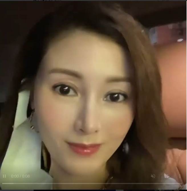 李嘉欣似乎是美顏滤镜开太强，脸蛋尖得离谱、皮肤也显得没弹性。（图／取材自李嘉欣Instagram）