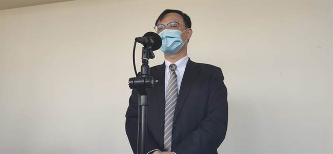 卫福部部长石崇良今天在立法院接受媒体採访。（林良齐摄）