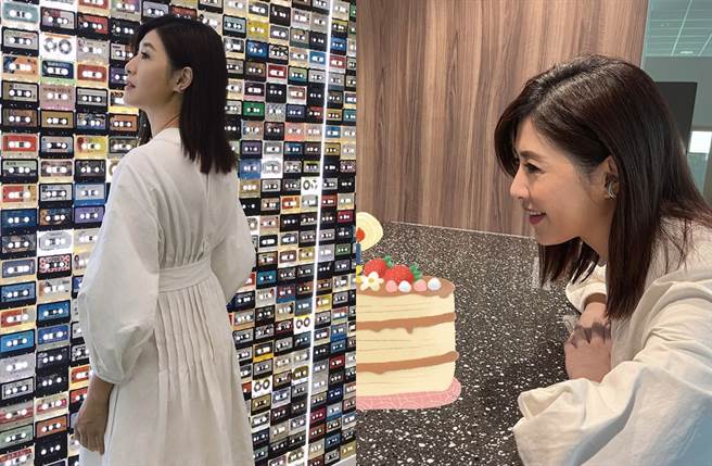 苏慧伦迎接51岁生日，庆生照曝光，冻龄美貌让人惊艷不已。(取材自苏慧伦 TarcySu脸书)