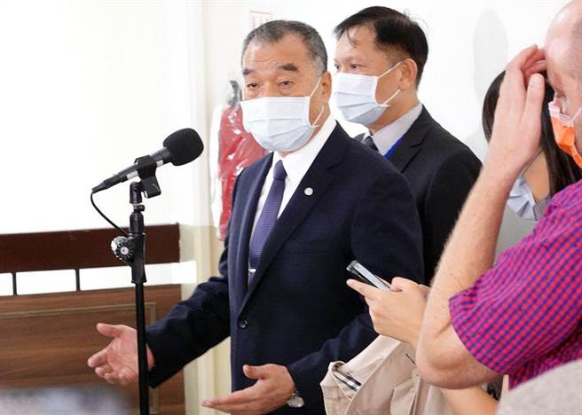 國防部長邱國正28日在立法院表示，國軍跟美軍在各個層次、領域都一直有交流，但守護國家仍要靠自己，不能完全指望他人。（姚志平攝）