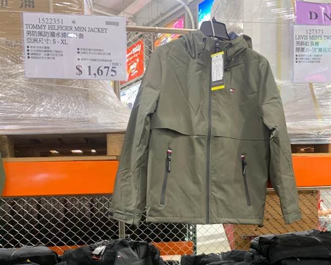 好市多开卖知名大牌的外套，也有男生版的，但里面没刷毛。（图／翻摄自Costco好市多商品经验老实说）