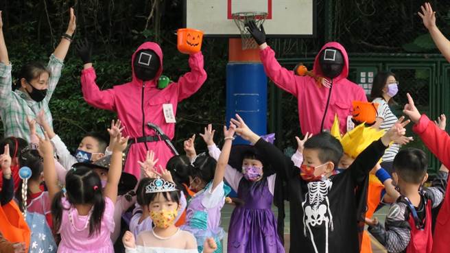 金山附幼万圣节舞蹈表演。（金山区公所提供）