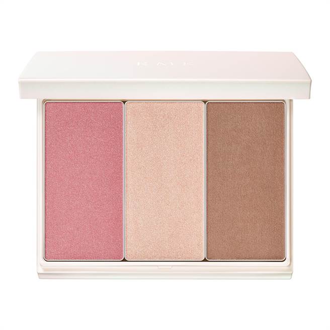 RMK镜光魅影颊采盘11g＃02 Fair Glow (主视觉用色)，2050元。（RMK提供） 