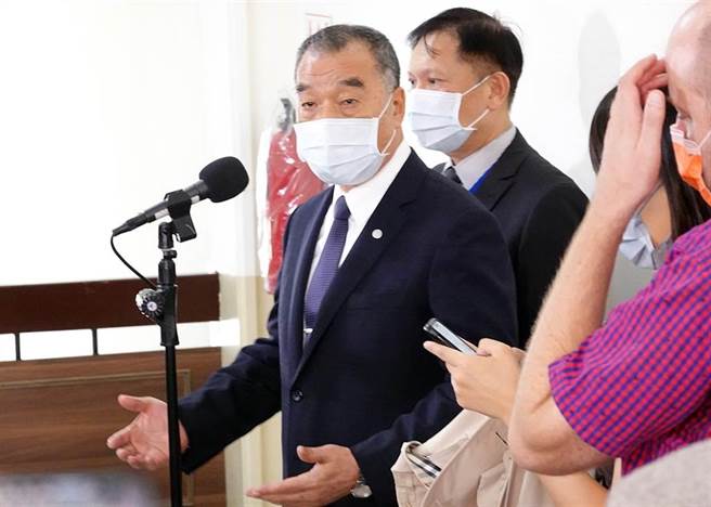 針對蔡英文總統接受美國有線電視新聞網（CNN）專訪時證實美軍在台進行訓練，國防部長邱國正28日在立法院表示，國軍跟美軍在各個層次、領域都一直有交流，但守護國家仍要靠自己，不能完全指望他人。（姚志平攝）