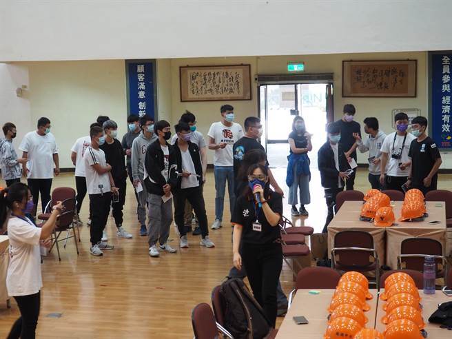 活动从基本职场安全、劳动法令导论课程出发。(台中市政府提供)