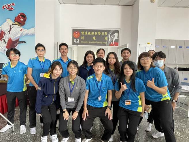 法务部廉政署第47期廉政人员训练班的12名学员，也前往新北市政府警察局进行实务训练，从情境打靶开始，体验警察执行勤务的辛劳，及可能遭遇的各种突发状况，让实务与训练相结合。(新北市警局提供)
