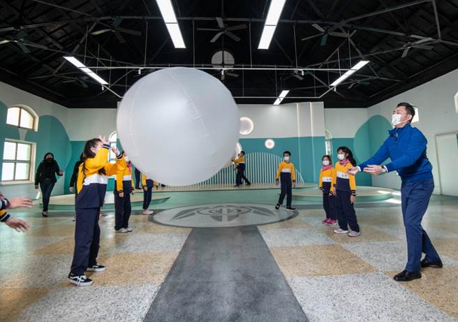 新竹市政府明年度总预算案岁出编列257亿元，为歷年最高，其中教育科学文化支出近100亿，占38.83％居首位。（陈育贤摄）