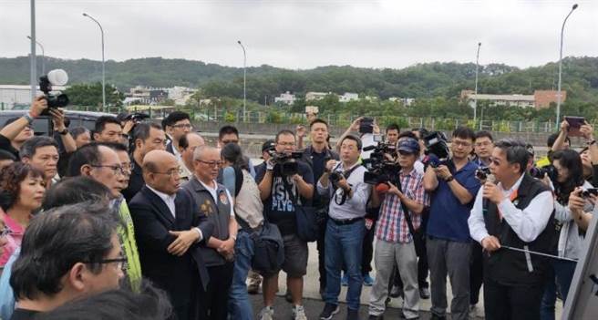 行政院长苏贞昌亲自会勘敲定国道1号增设造桥交流道。（苗栗县政府提供／谢明俊苗栗传真）