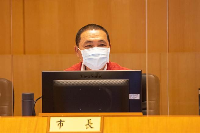 年底即將舉行4項公投，針對其中一項核四是否重啟，國民黨朱立倫持贊成意見；新北市長侯友宜今表示，他在新北市11年一直跟中央協調，希望能夠解決核廢料，將它移到其他地方，不要讓它變成一個終極的處置場，解決新北市的核廢料才是當務之急，中央也要勇於承擔，不可以逃避責任。（新北市府提供）