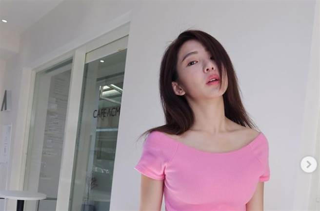 郭书瑶拥有甜美童顏与E级好身材。(图/翻摄自郭书瑶IG)